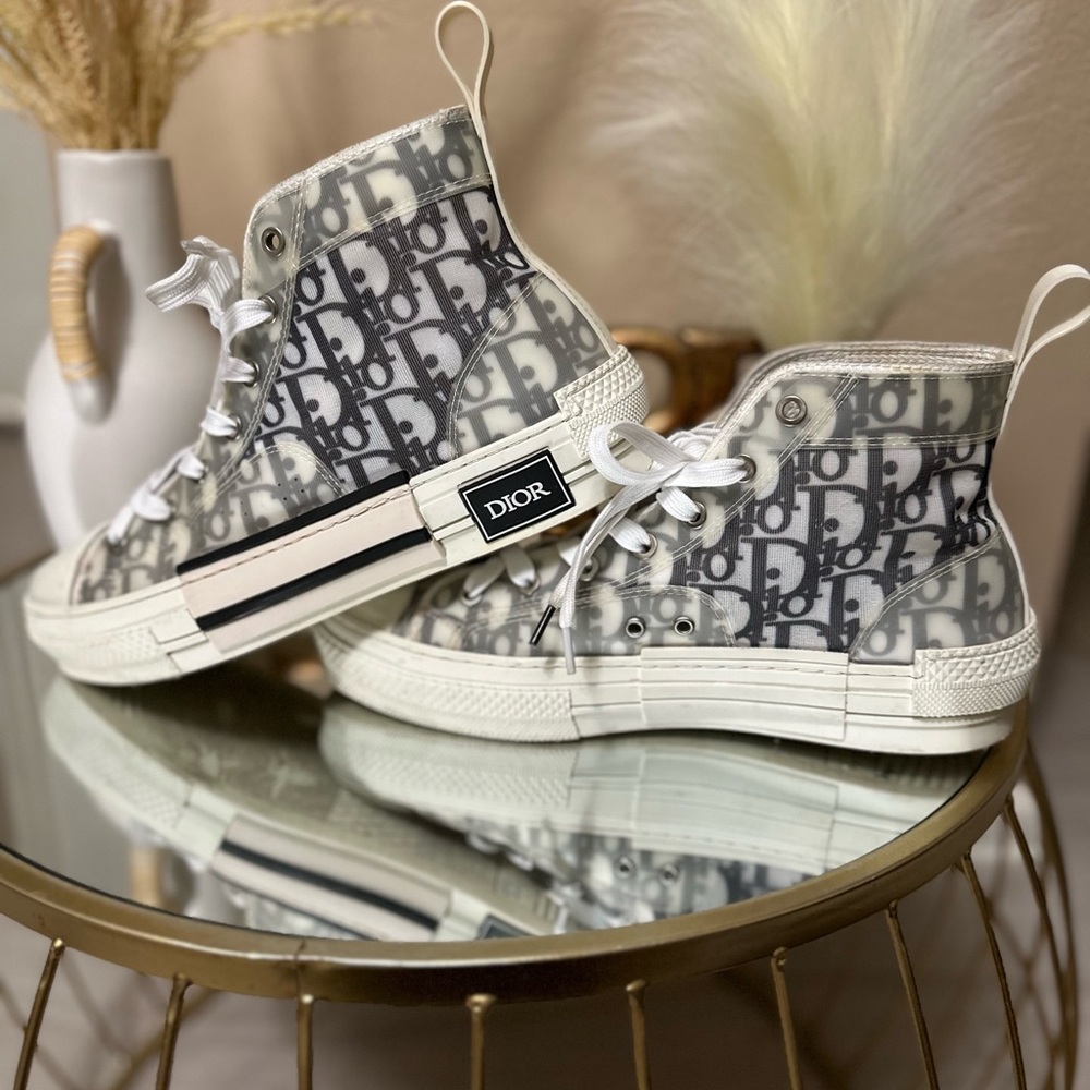 Dior White and Gray High-Top Sneakers with Logo Pattern - Picture 3 of 15